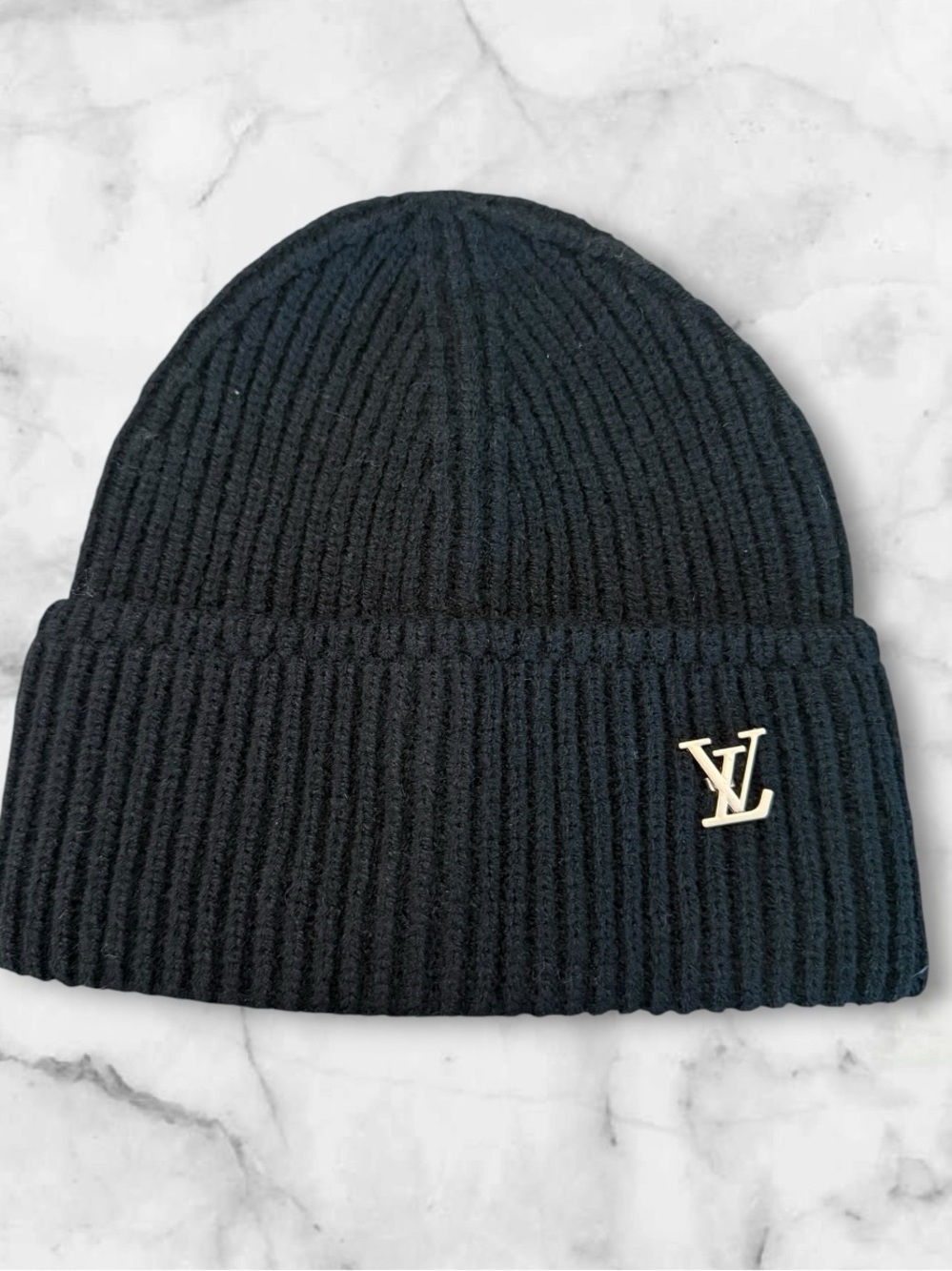 NWOT Source Unknown Black Ribbed Knit Beanie with Gold Emblem
